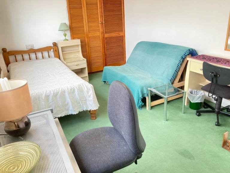 Room Brunswick Road in Greater London