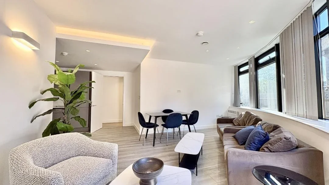 Flat Great West Road in Greater London