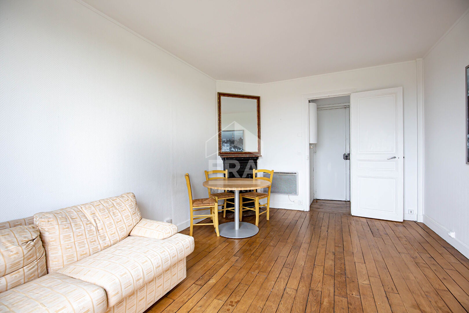 Flat Boulevard Poniatowski in Paris