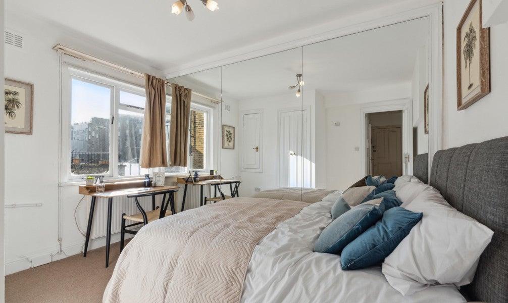 Flat Gloucester Terrace in City of Westminster
