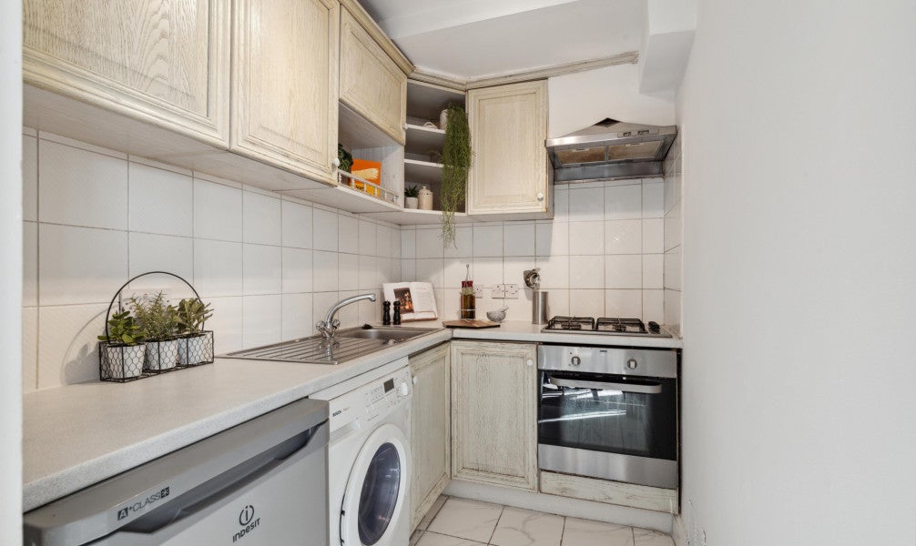 Flat Gloucester Terrace in City of Westminster