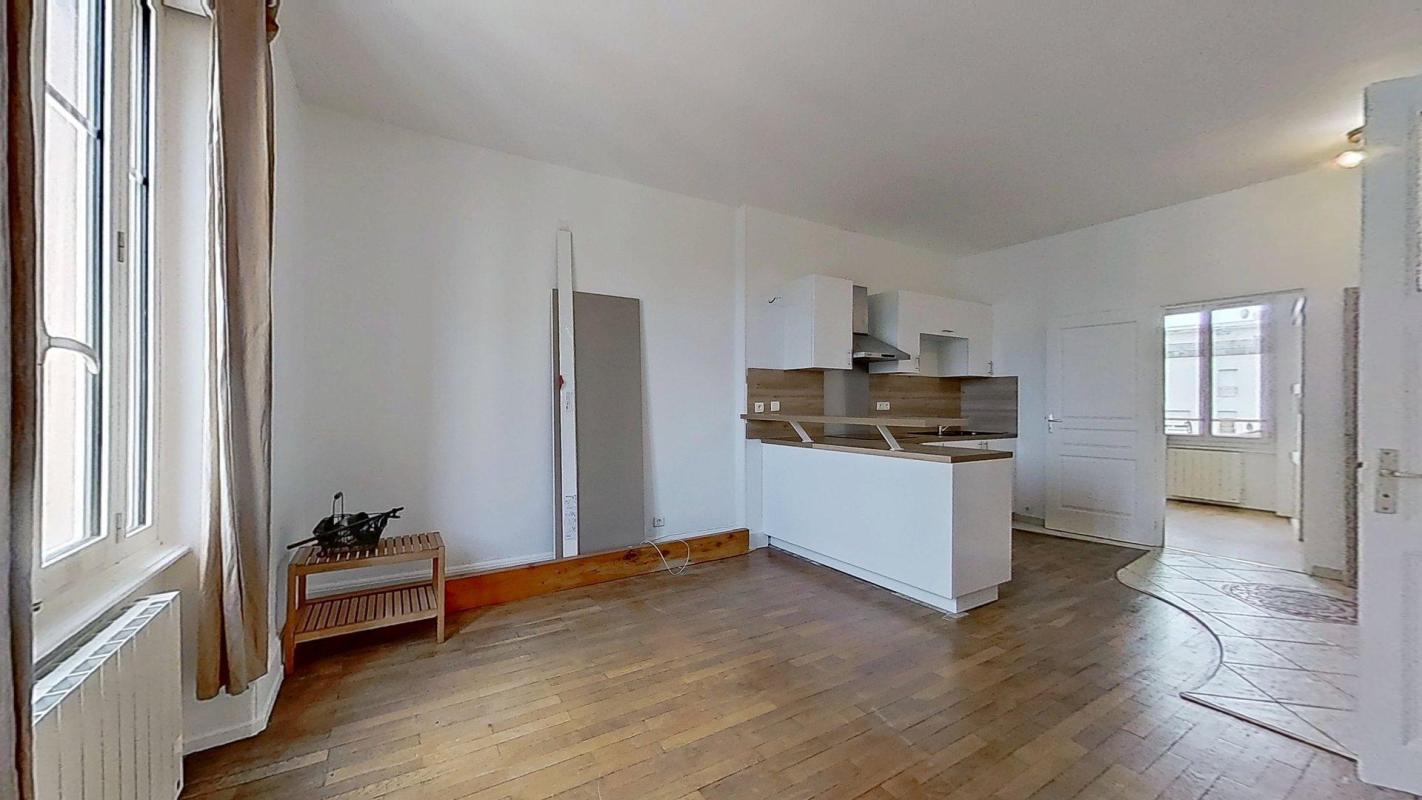 Flat Rue Maryse Bastié in Lyon