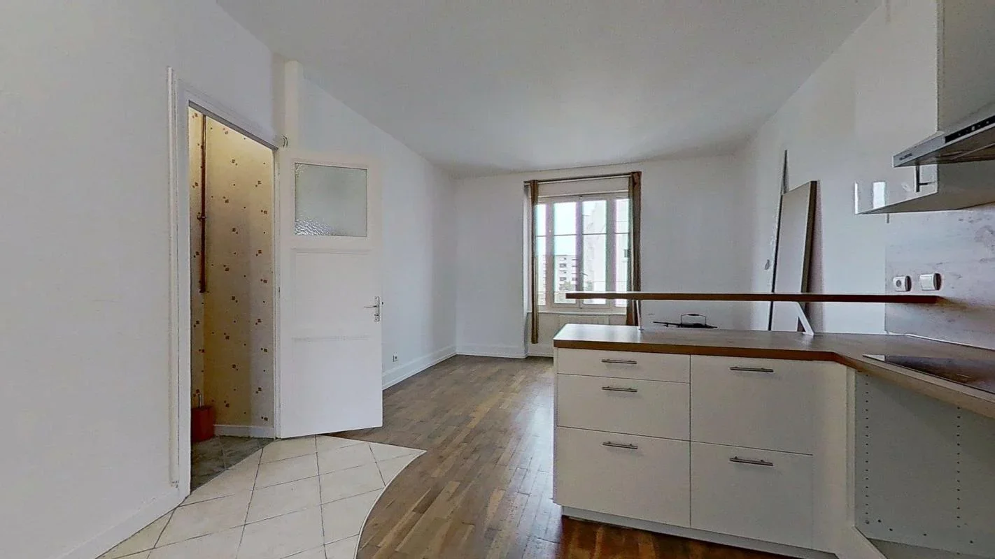 Flat Rue Maryse Bastié in Lyon