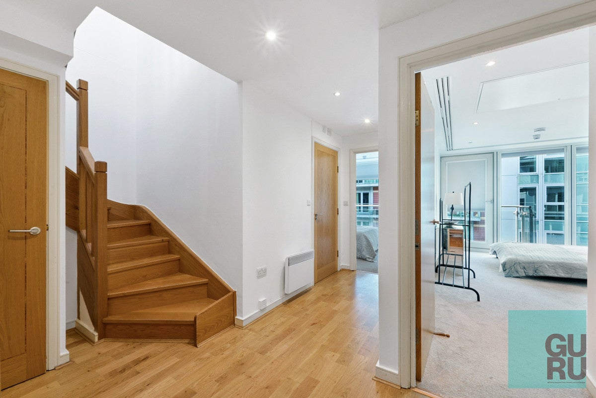 Flat Albert Embankment in Greater London