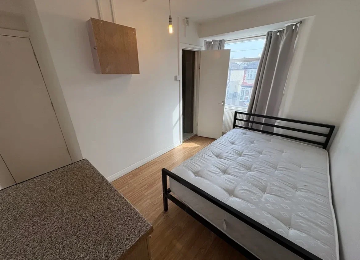 Flat Mitchell Road in Greater London