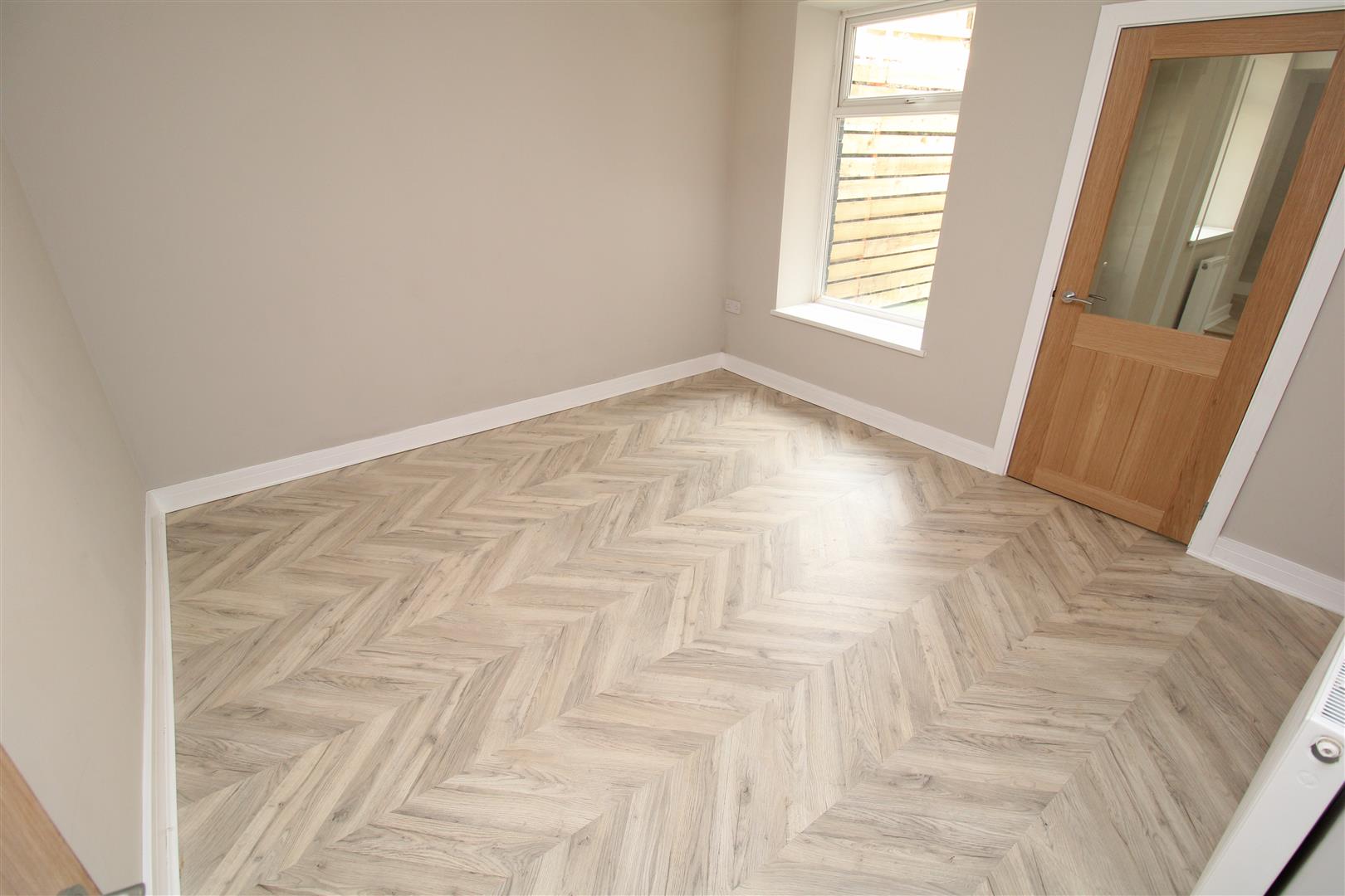 Flat Hurford Crescent in Pontypridd