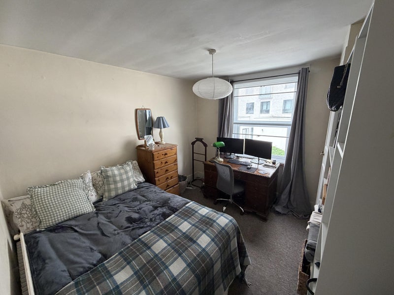 Room Kenwyn Road in Greater London