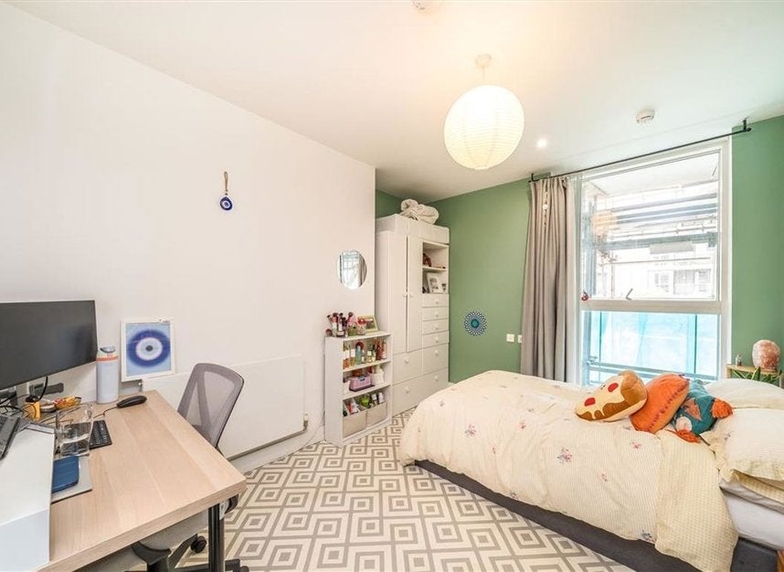 Flat Banning Street in Greater London