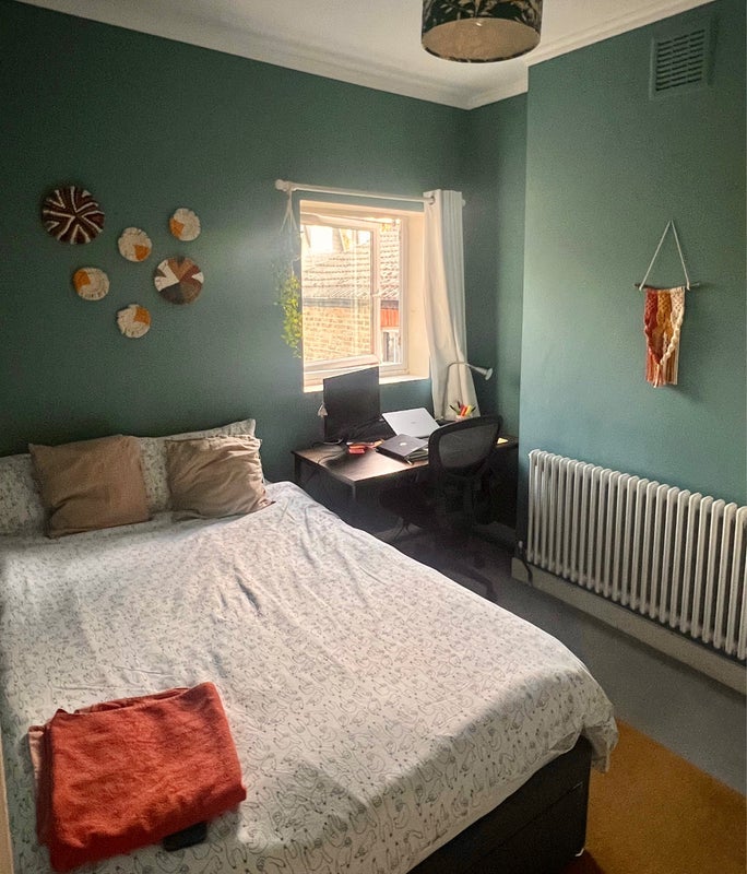 Room Brathway Road in Greater London