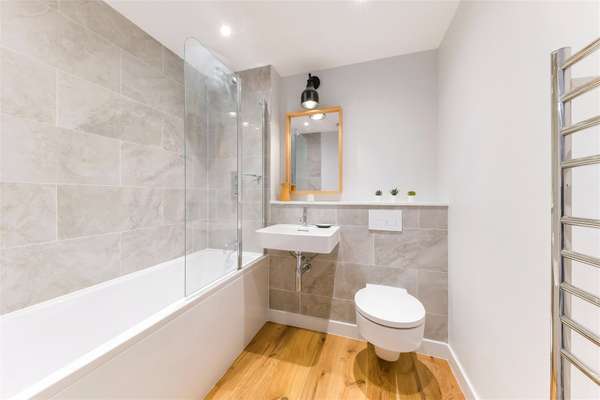 Flat Marischal Road in Greater London