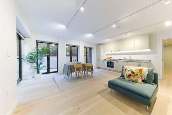 Flat Marischal Road in Greater London