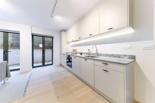 Flat Marischal Road in Greater London