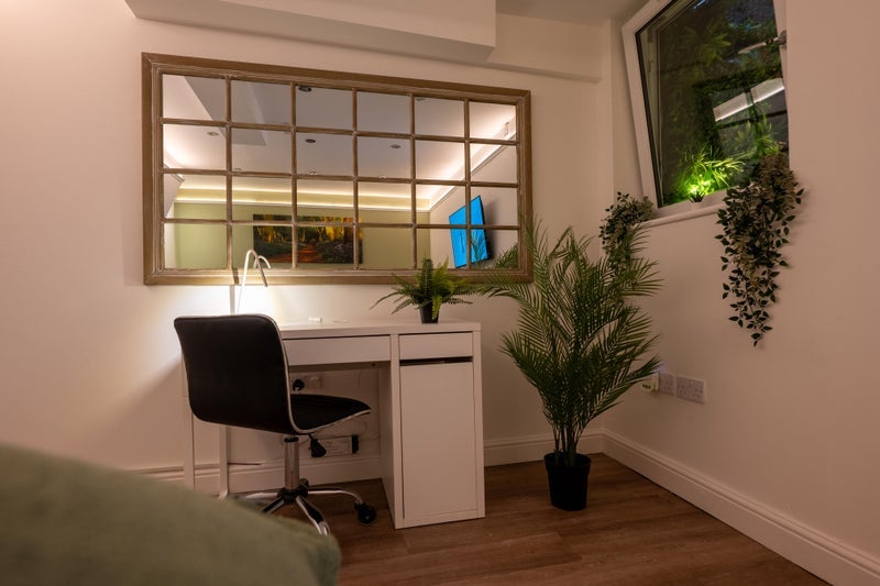 Room Wellington Road in Manchester