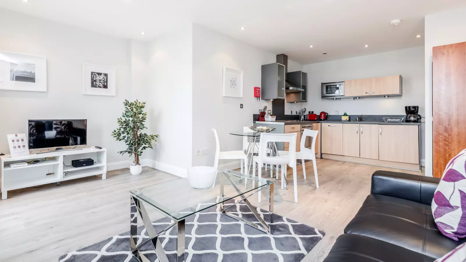 Flat Clarence Street in Borough of Spelthorne