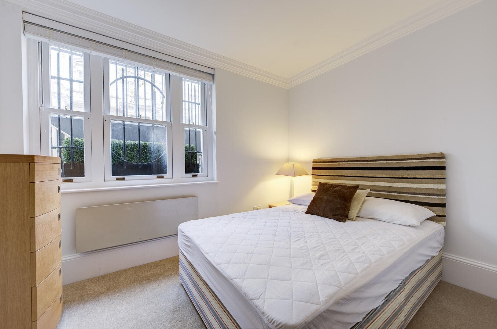 Flat Gloucester Street in City of Westminster