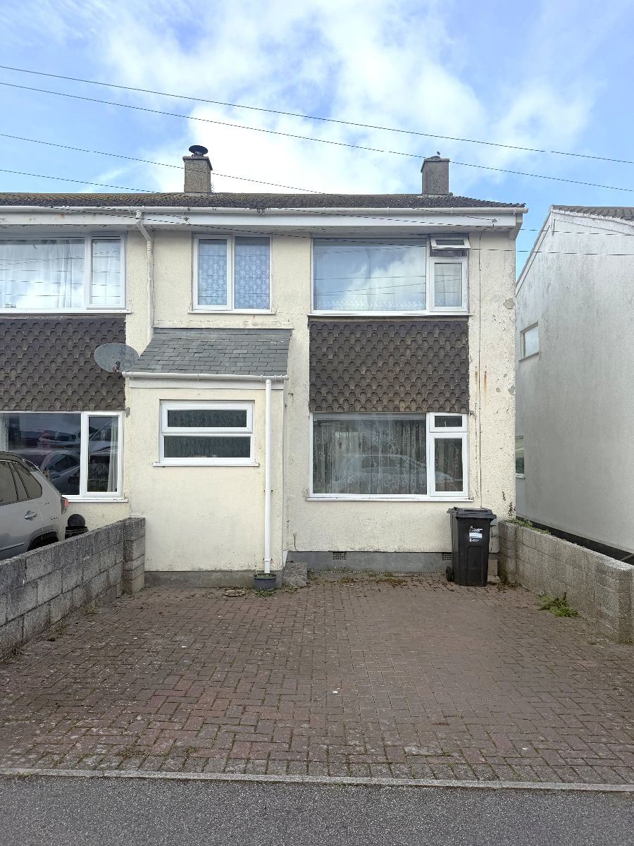 House St Peter's Way in Porthleven