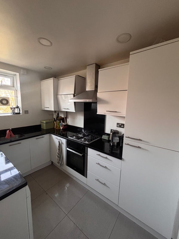 Room White's Square in Greater London