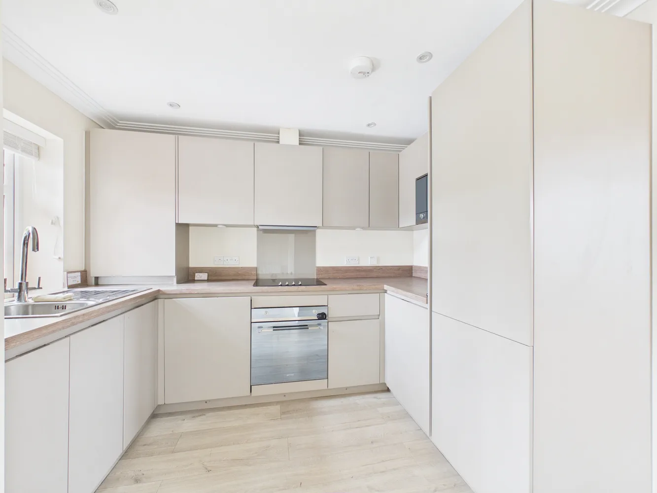 Flat Portlock Road in Maidenhead