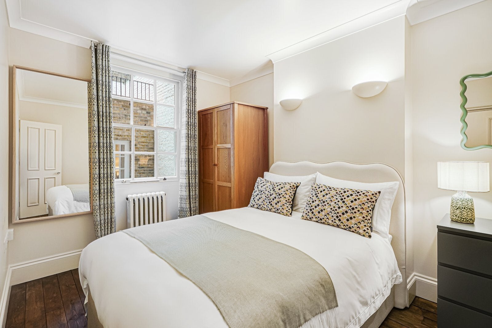 Flat West Mews in City of Westminster