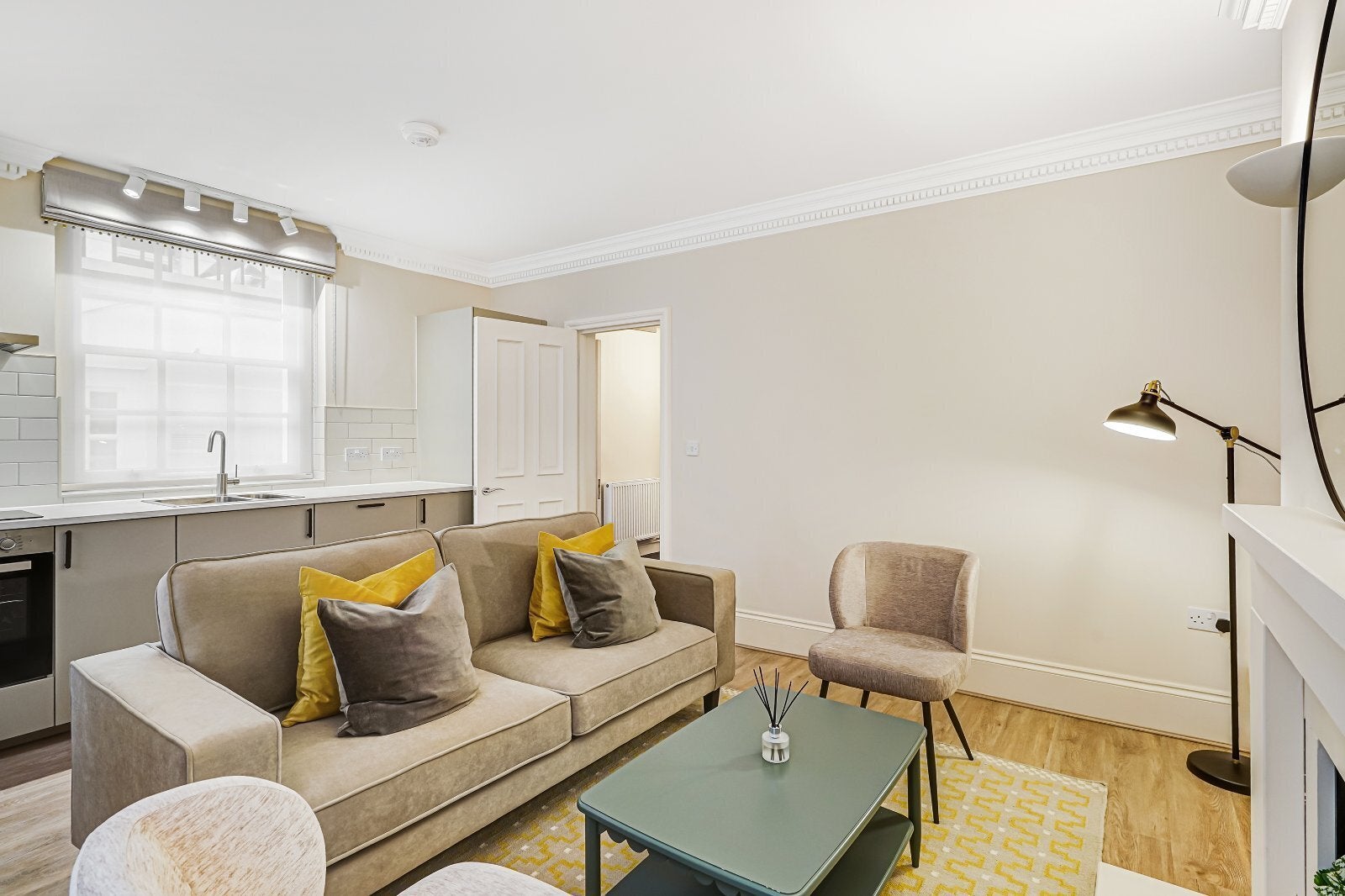 Flat West Mews in City of Westminster