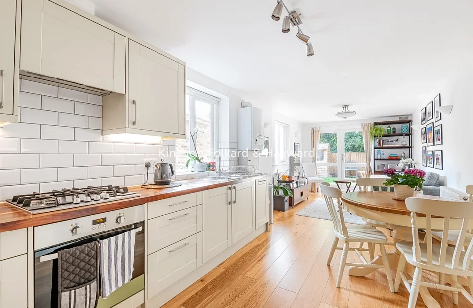 Flat Upper Tollington Park in Greater London