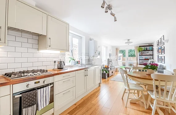 Flat Upper Tollington Park in Greater London