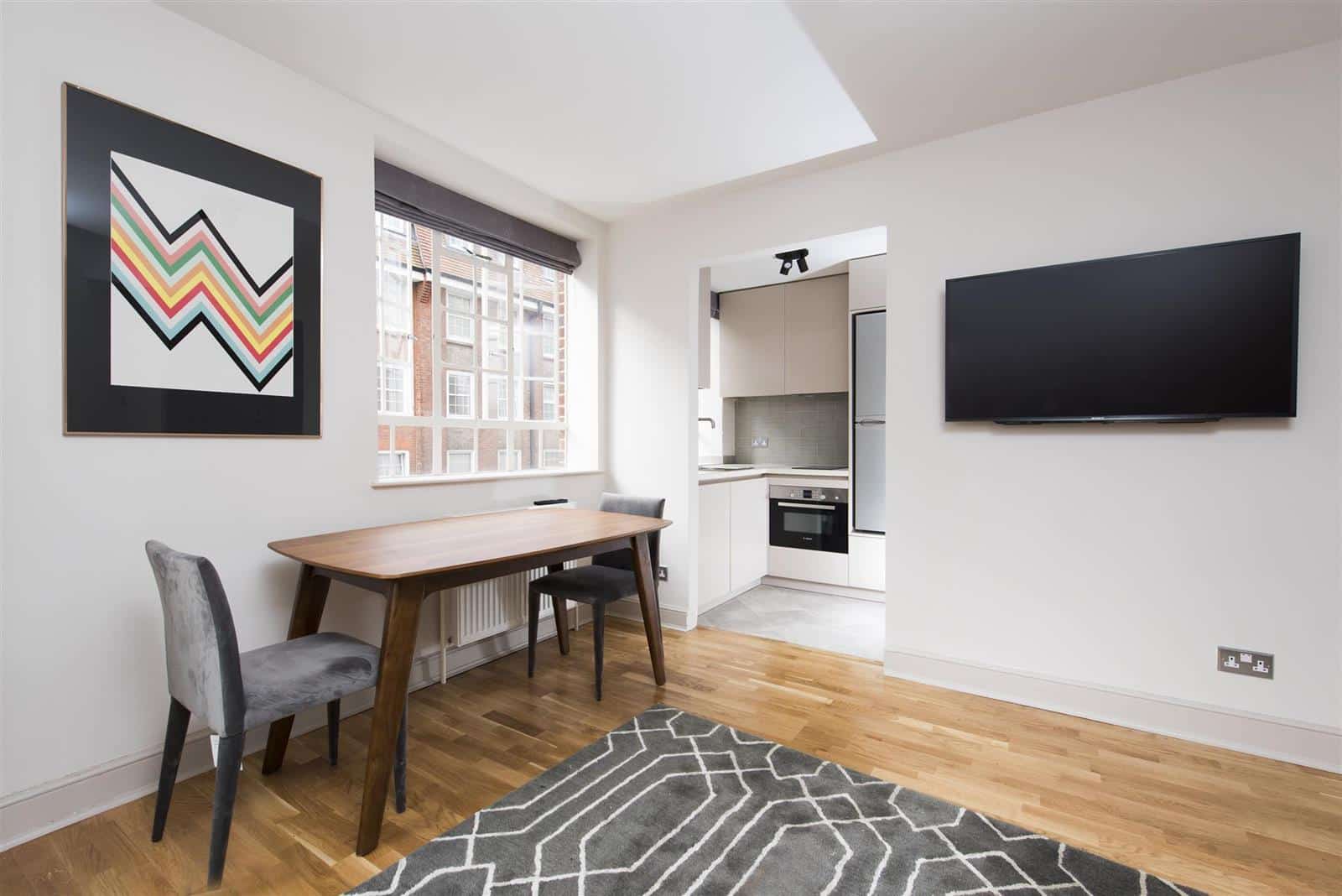 Flat Sloane Avenue in Greater London