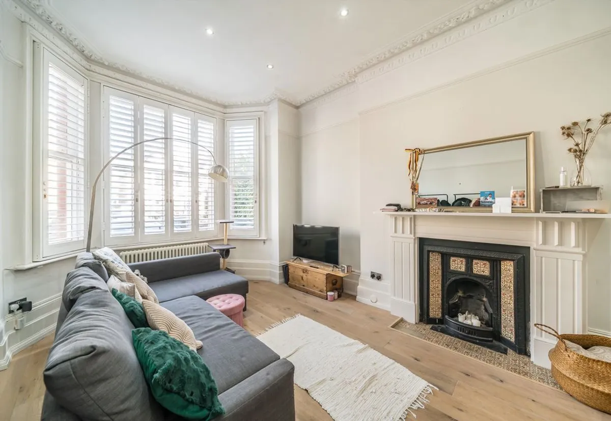 Flat Longley Road in Greater London