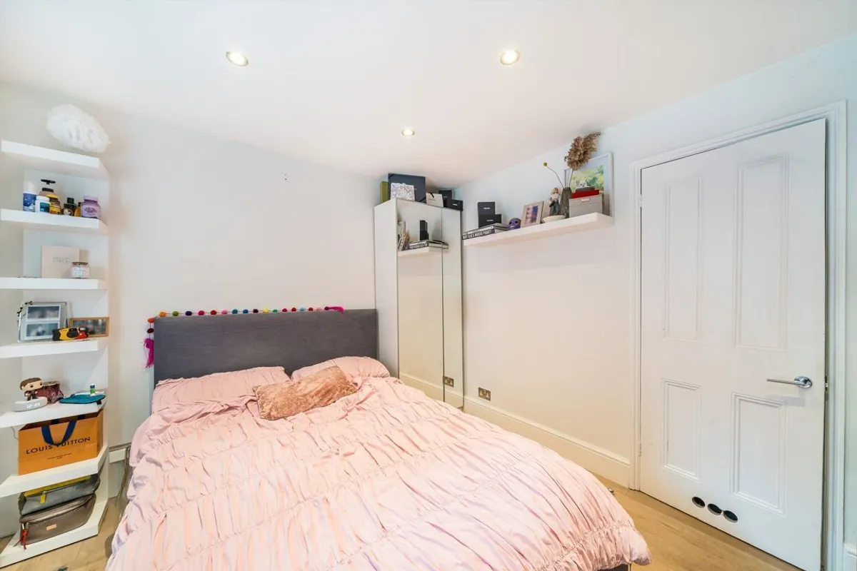 Flat Longley Road in Greater London