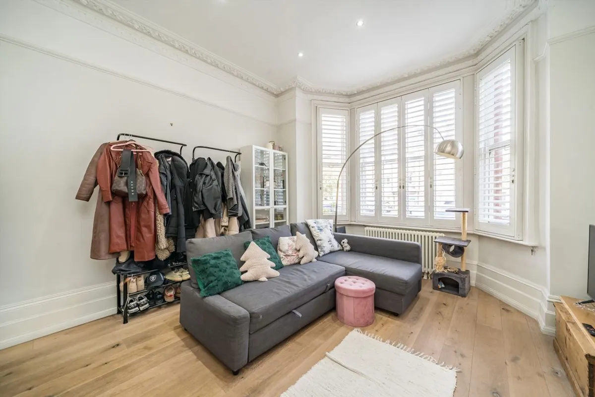 Flat Longley Road in Greater London