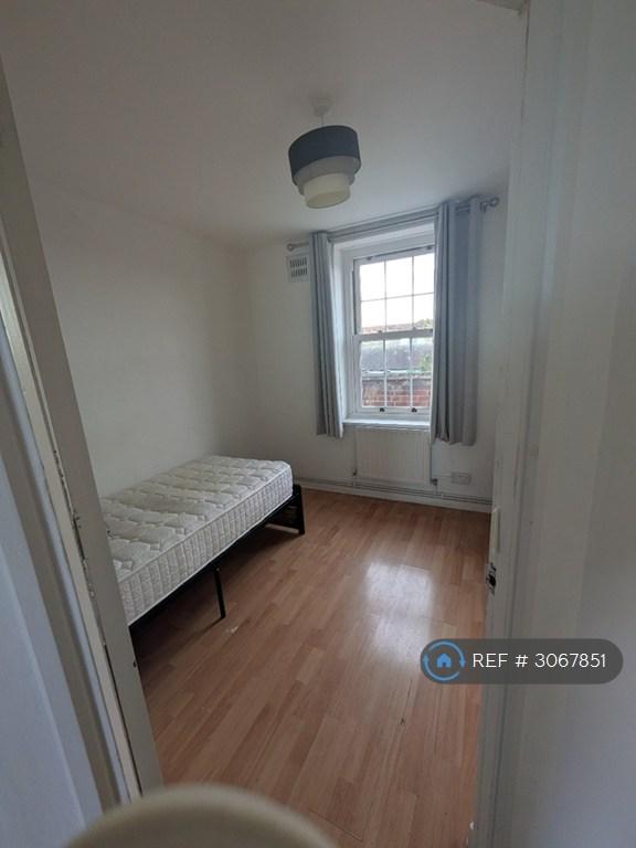 Flat Martin Way in Greater London
