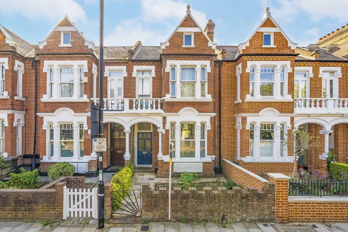 House Abbeville Road in Greater London