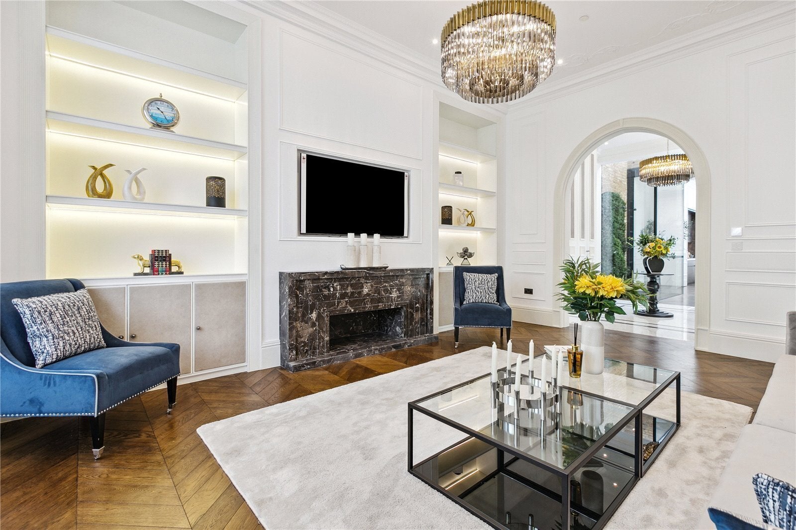 Flat Vicarage Gate in Greater London