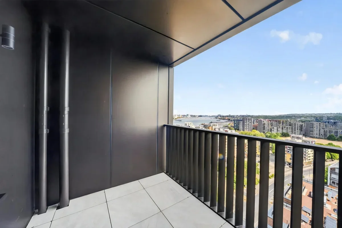 Flat West Parkside in Greater London