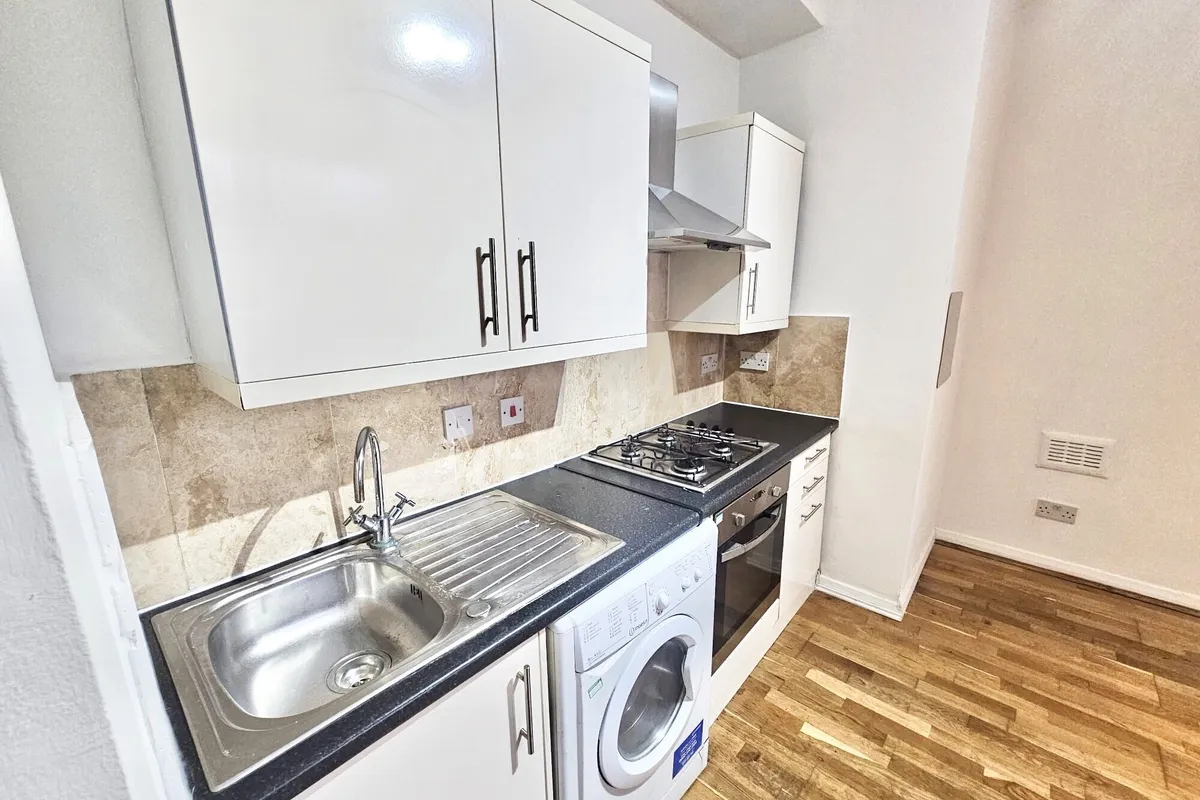 Flat Aldrington Road in Greater London