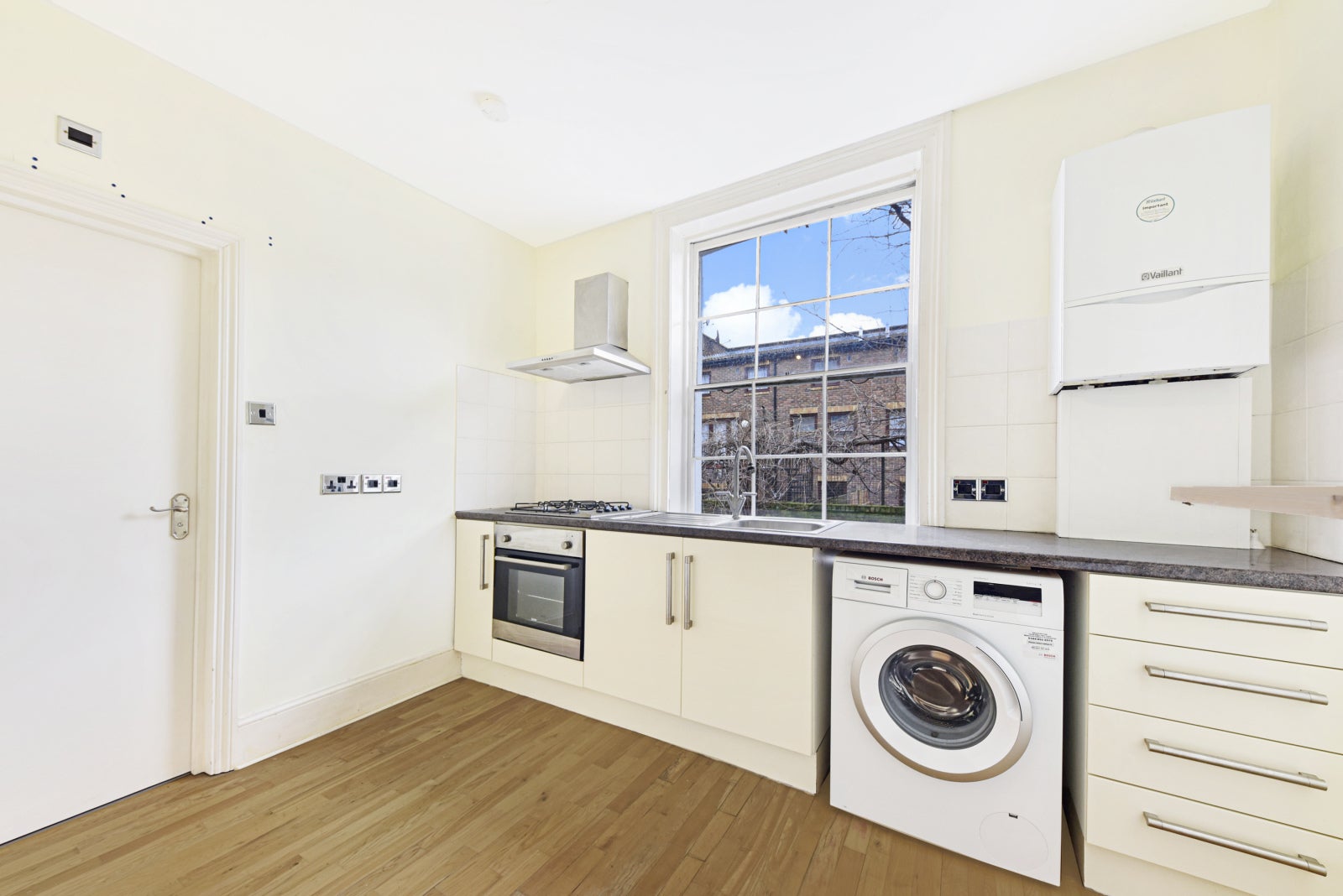 Flat Barnsbury Road in Greater London