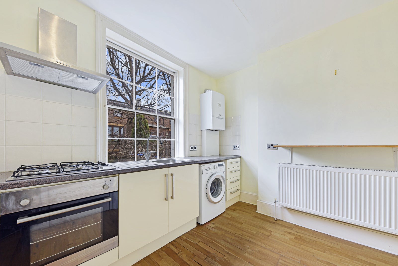 Flat Barnsbury Road in Greater London