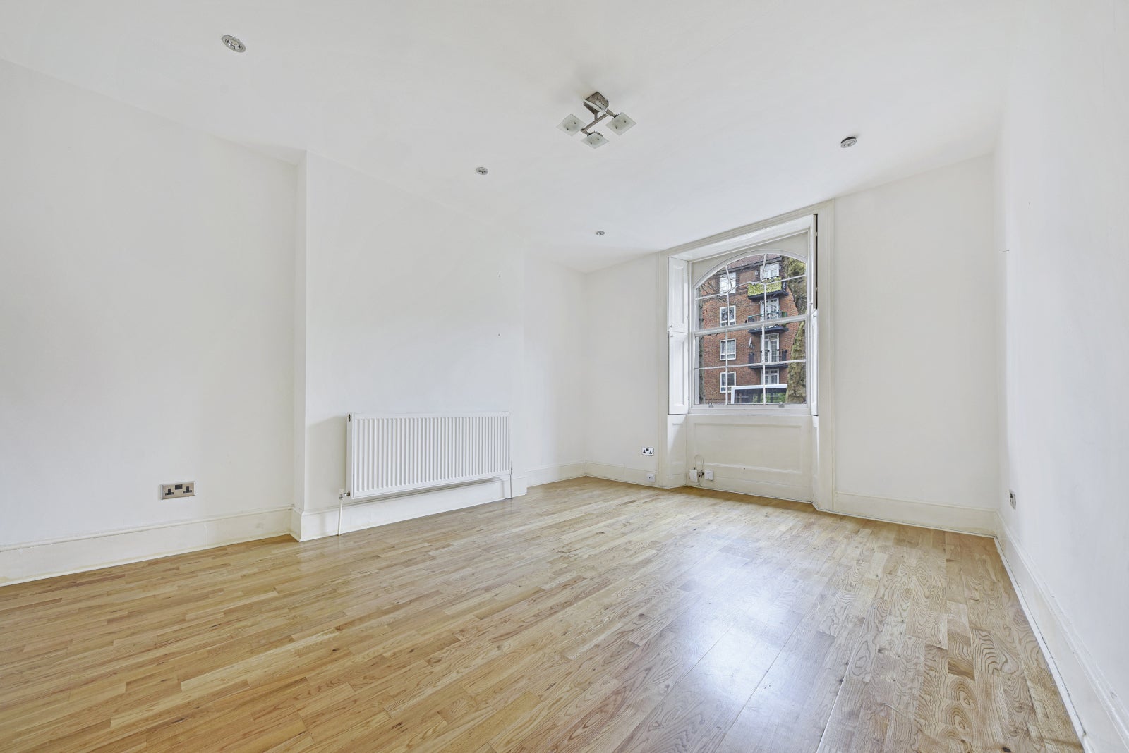 Flat Barnsbury Road in Greater London