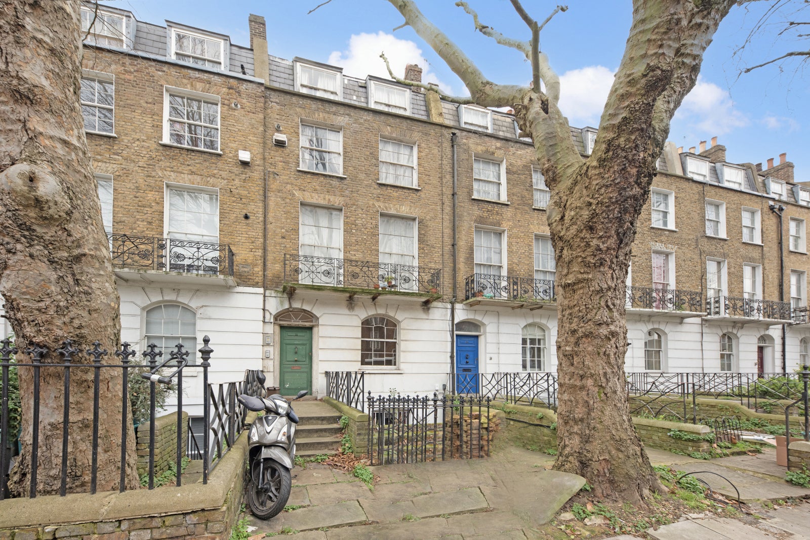 Flat Barnsbury Road in Greater London