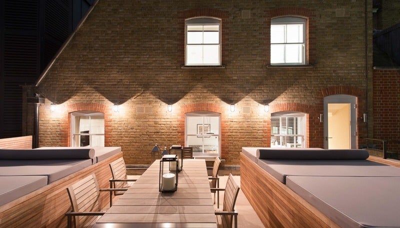 Flat Grosvenor Hill in City of Westminster
