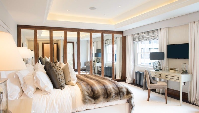 Flat Grosvenor Hill in City of Westminster