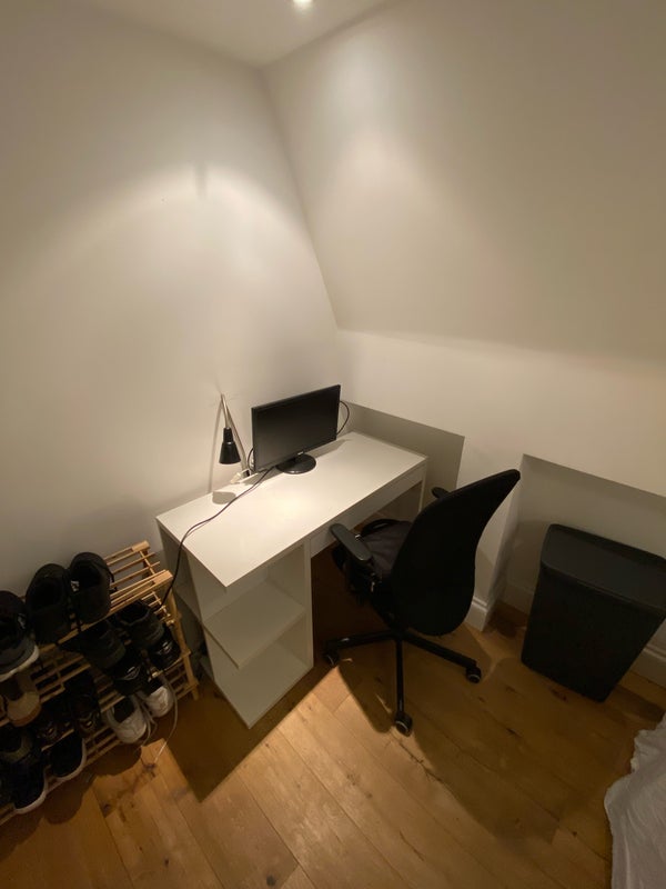 Room Plender Street in Greater London