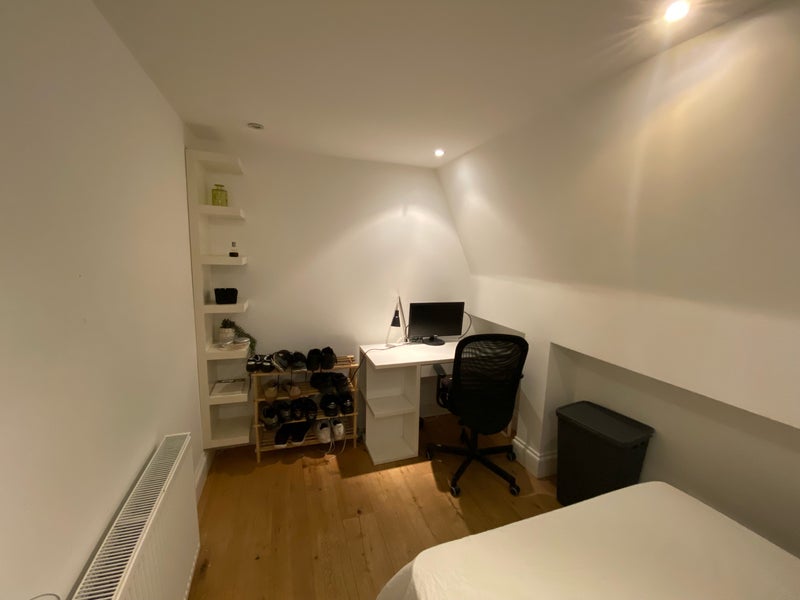 Room Plender Street in Greater London