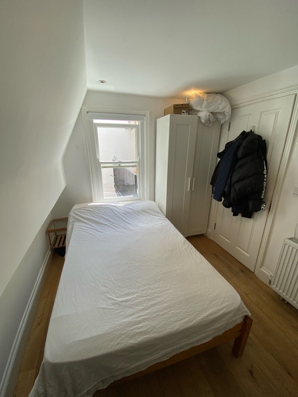 Room Plender Street in Greater London