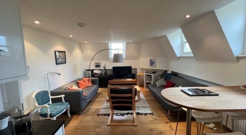 Room Plender Street in Greater London
