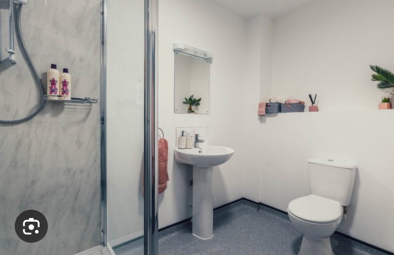 Room Millstone Lane in Leicester