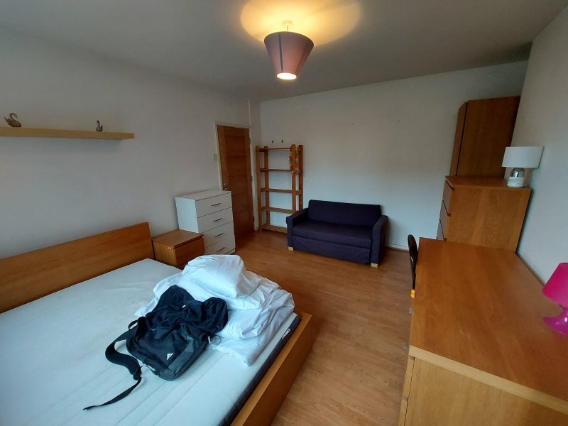 Room Evelyn Walk in Greater London