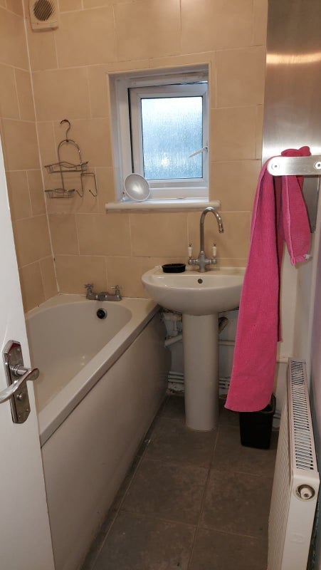 Room Evelyn Walk in Greater London