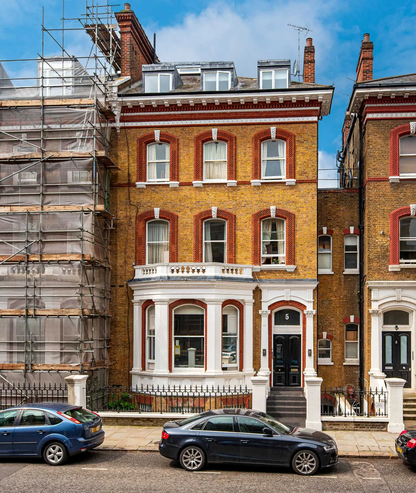Flat Gloucester Road in Greater London