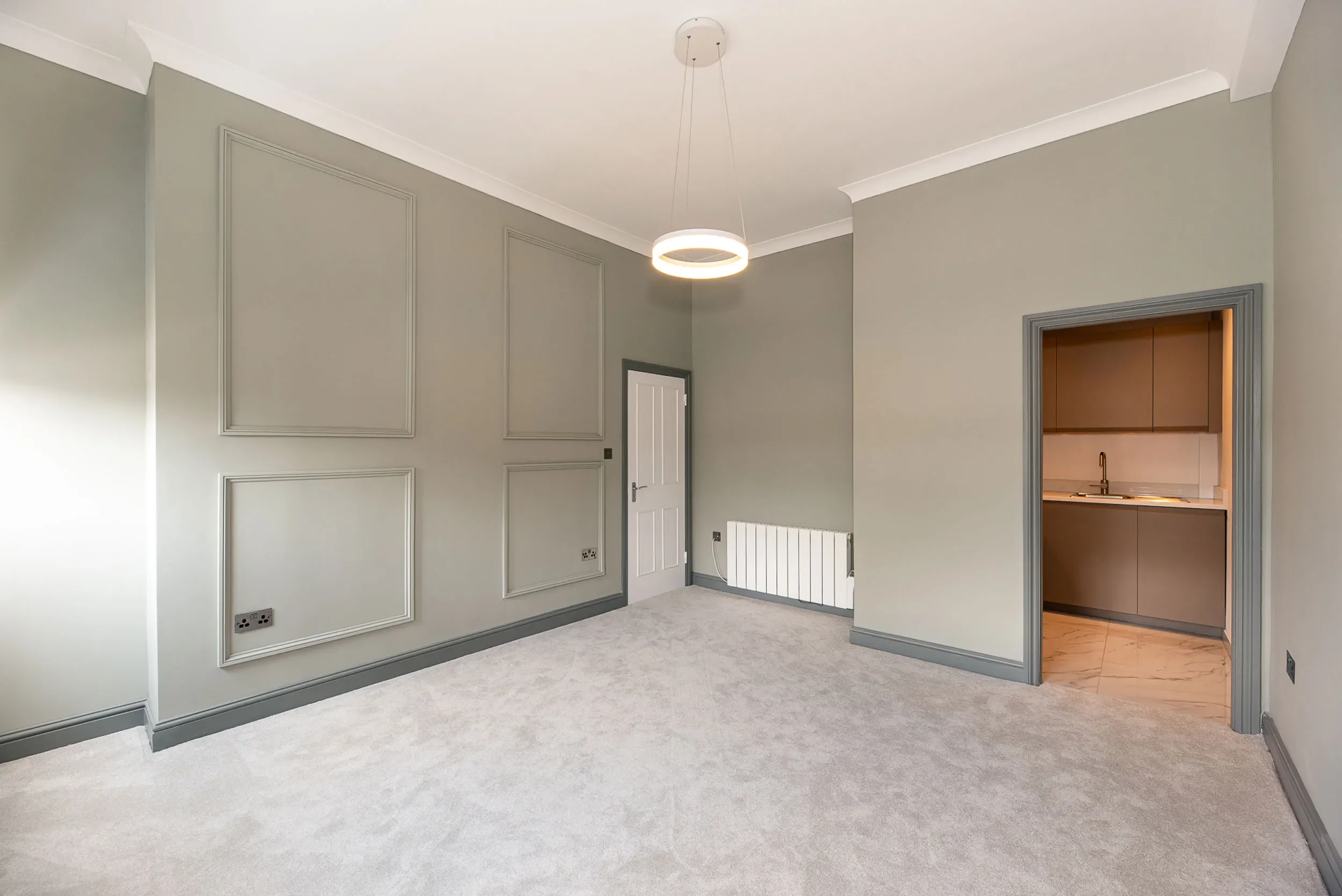 Flat Gloucester Road in Greater London